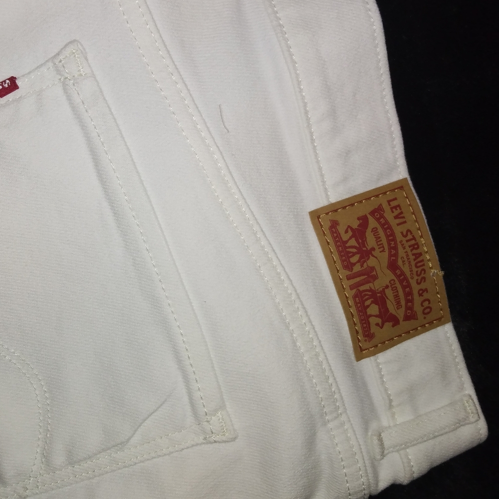 Levi's women's 16 / 33 waist White denim shorts